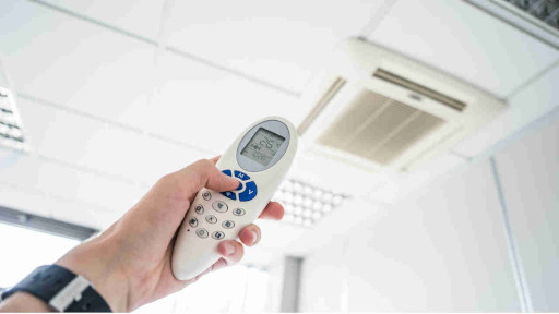 application of zeroth law of thermodynamics in air conditioner for measuring the temperature in which man is operating ac with remote